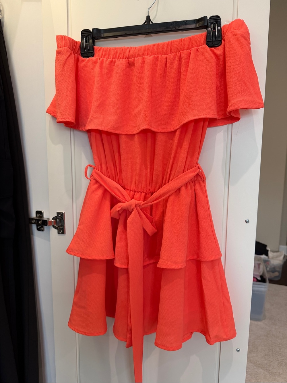 NWOT VICI Coral Off-Shoulder Tiered Dress